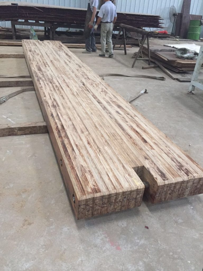 First bamboo composite crane mat in use Crane mats made from Bamboo composite